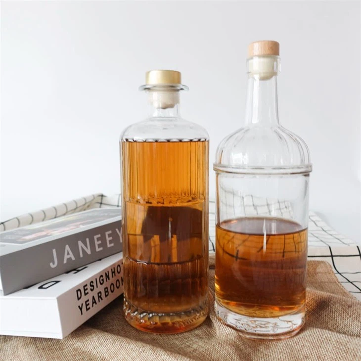 زجاجة فودكا زجاجية شفافة تقليدية مستديرة سعة 750 مل و730 جم